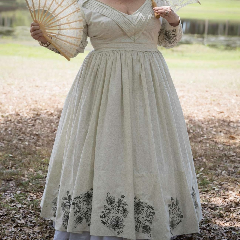 XL size 18 100% cotton 1830s day dress. Corset back, hand made, one of a kind